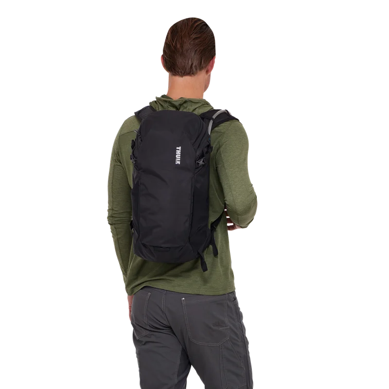 Thule AllTrail hydration pack 16 L black