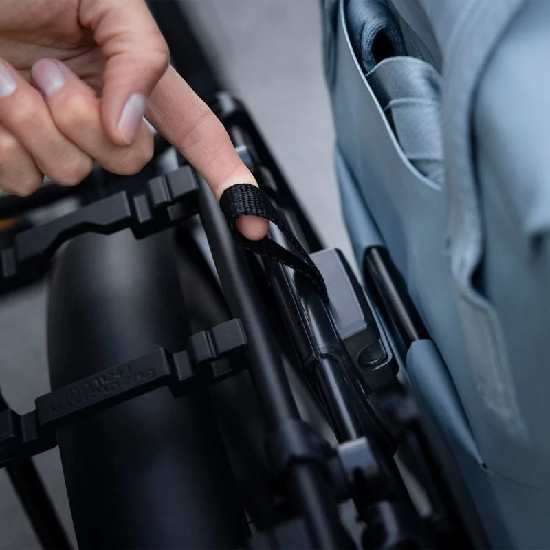 Nahaufnahme des Thule InLock Universal-Panels für Fahrradträger, schwarz.