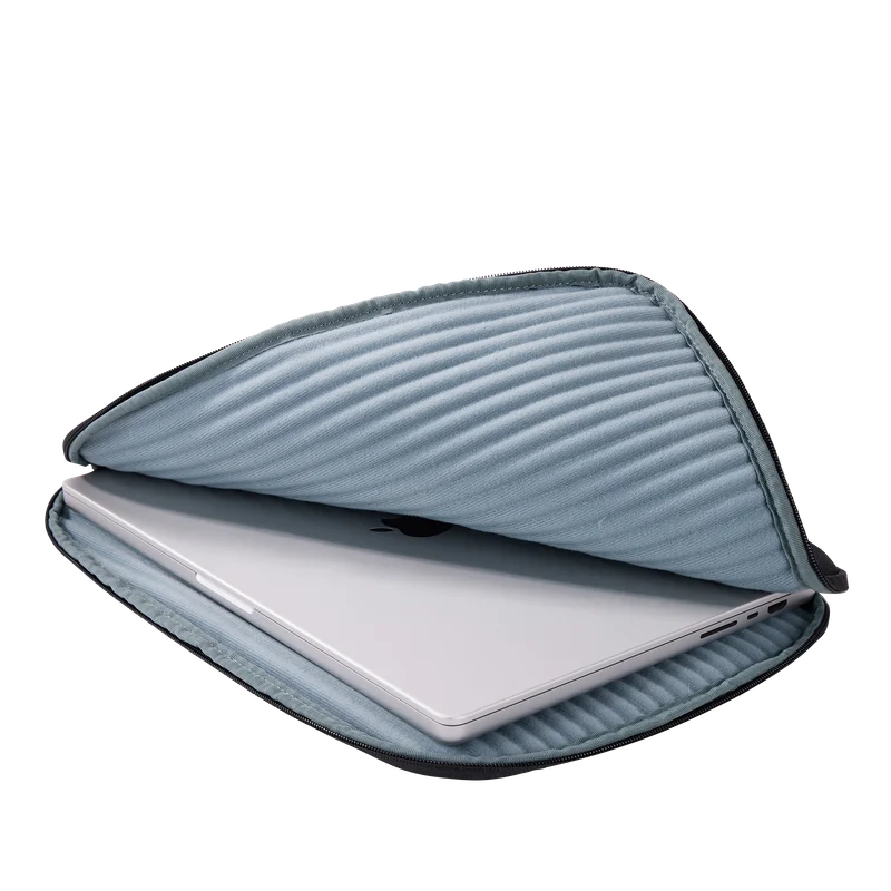 Thule Subterra 2 16'' MacBook sleeve black